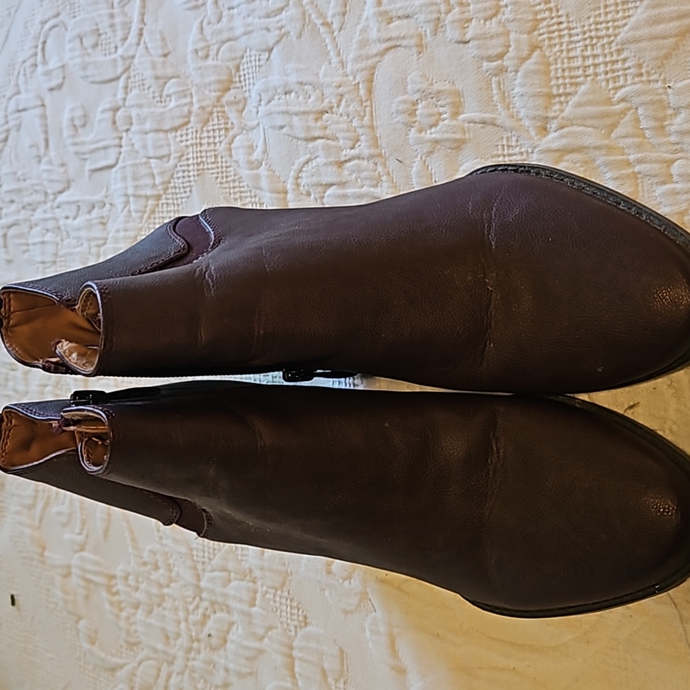 Cute burgundy ankle boots